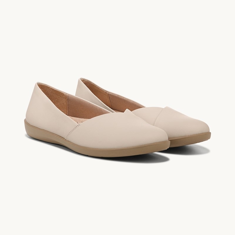 LifeStride Notorious Flat Shoes (Almond Fabric) Leather 5.0 M
