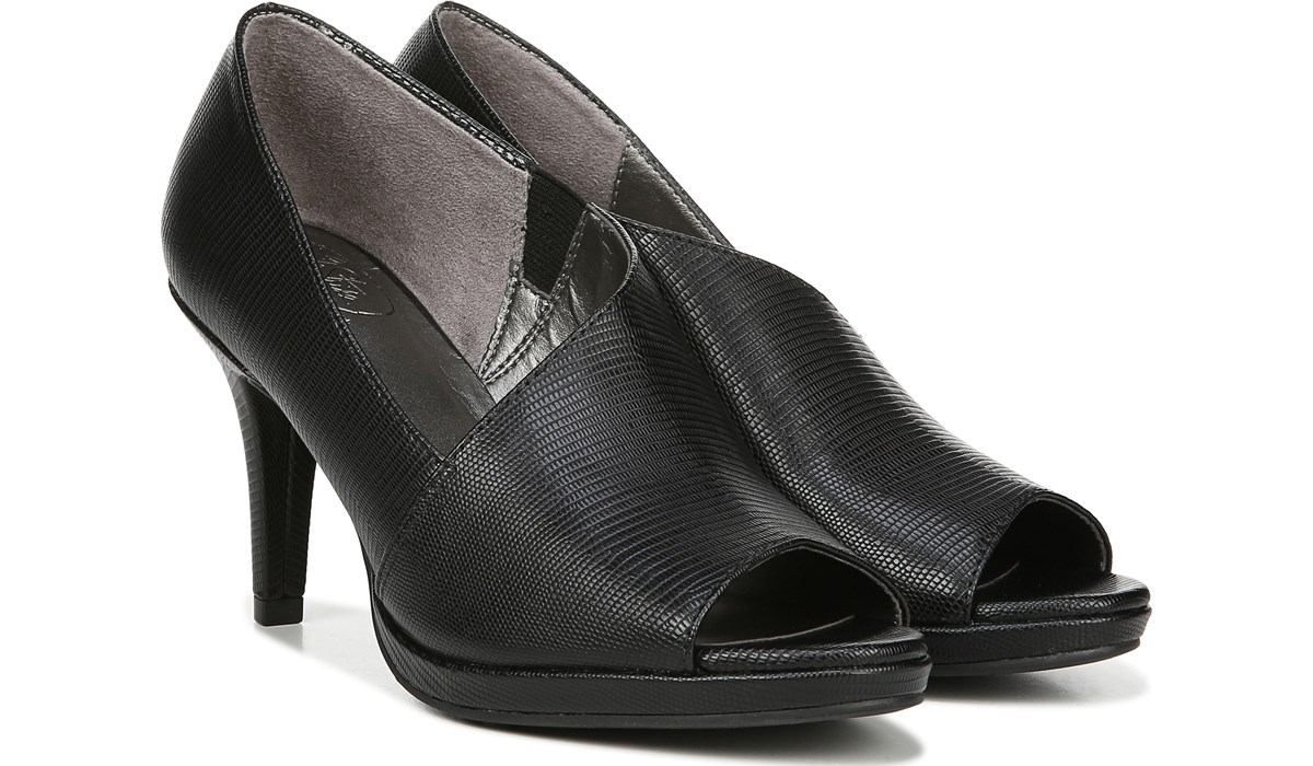 black shoes sparx