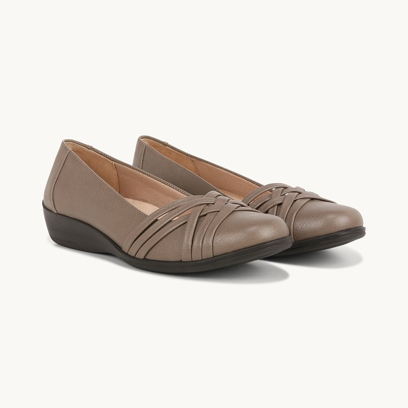 LifeStride Incredible Slip On Shoes (Beige Synthetic) Leather 7.5 W