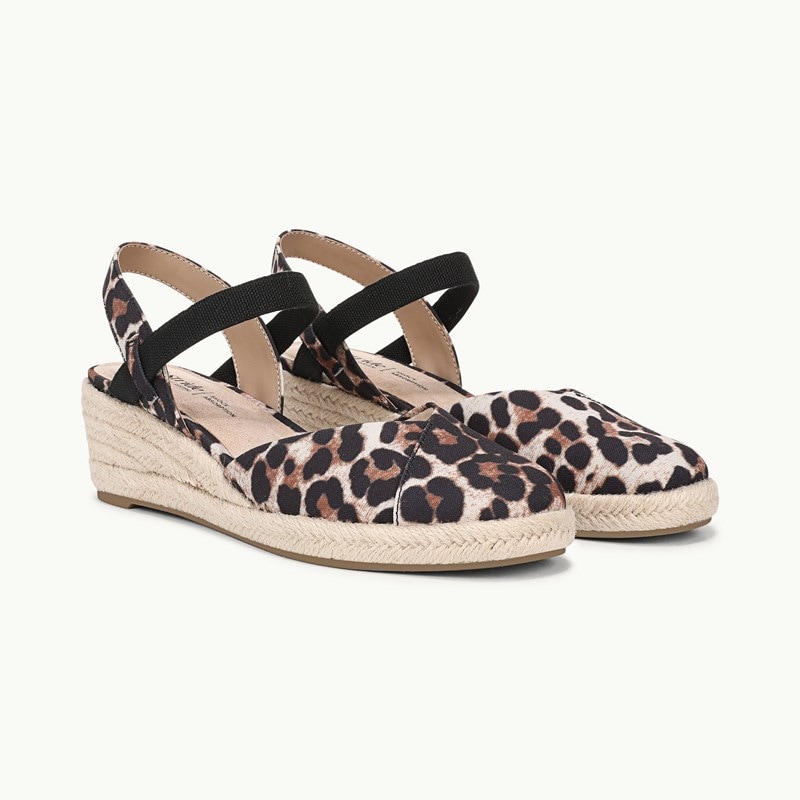 LifeStride Shoes Pilar Wedge Sandal (Tan Leopard Canvas Fabric) 8.0 M